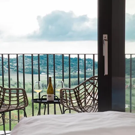 Tavarneta Estate 4*