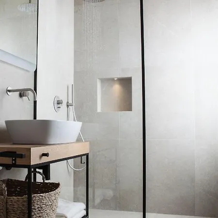 Tavarneta Estate 4* Dobrovo