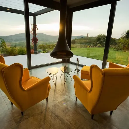 Tavarneta Estate 4* Dobrovo