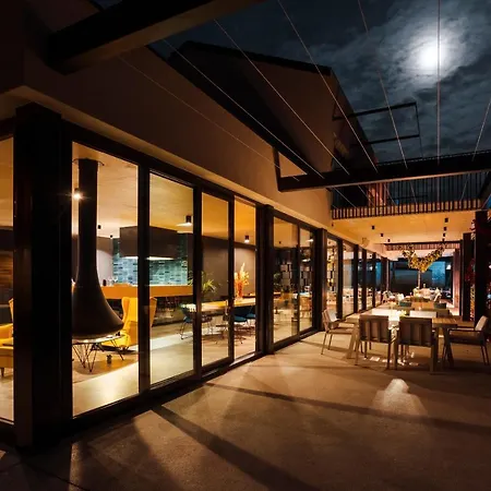 Tavarneta Estate Couette-café