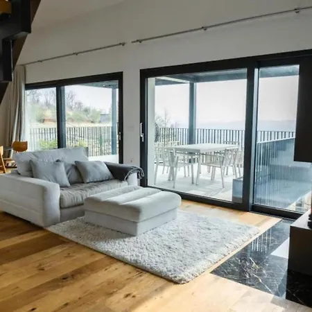 Tavarneta Estate Dobrovo