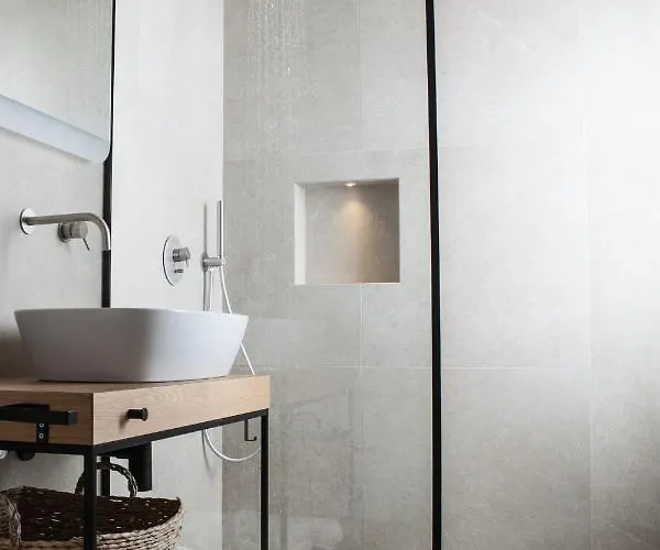 Tavarneta Estate 4* Dobrovo