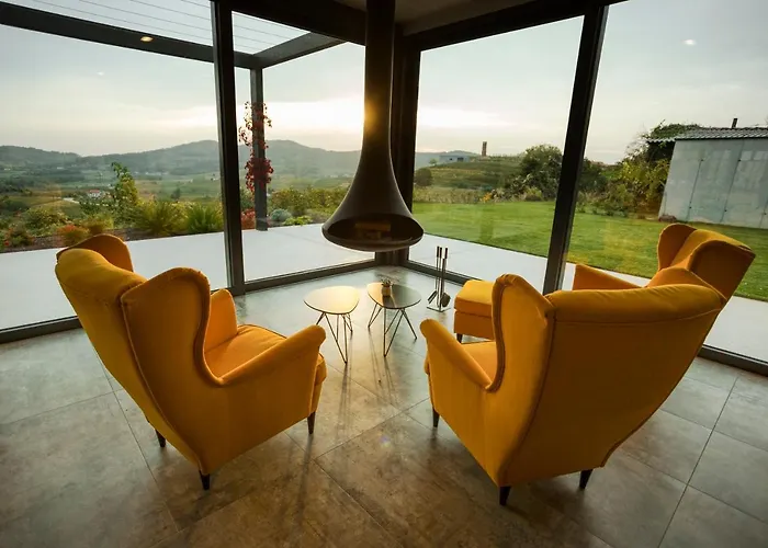 Tavarneta Estate 4* Dobrovo