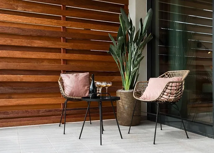 Tavarneta Estate Dobrovo