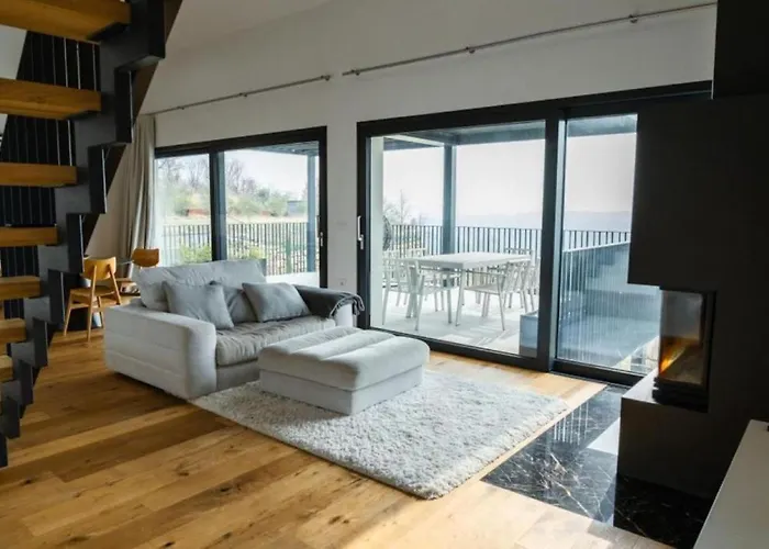 Tavarneta Estate Dobrovo